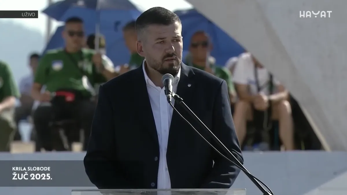 Naglasio je da sloboda nije darovana, nego odbranjena krvlju najboljih sinova BiH. 