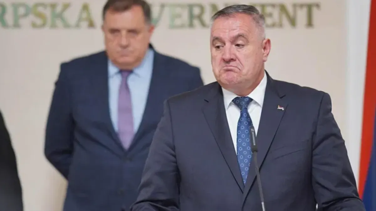 Višković je, očekivano, osporio legitimitet Schmidta, navodeći da nikada nije dobio potvrdu Vijeća sigurnosti UN-a