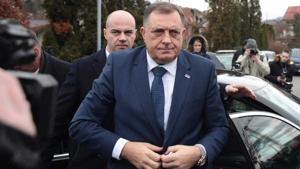 Ako presuda Miloradu Dodiku bude potvrđena s kaznom dužom od šest mjeseci, njegov mandat predsjednika RS-a automatski prestaje.