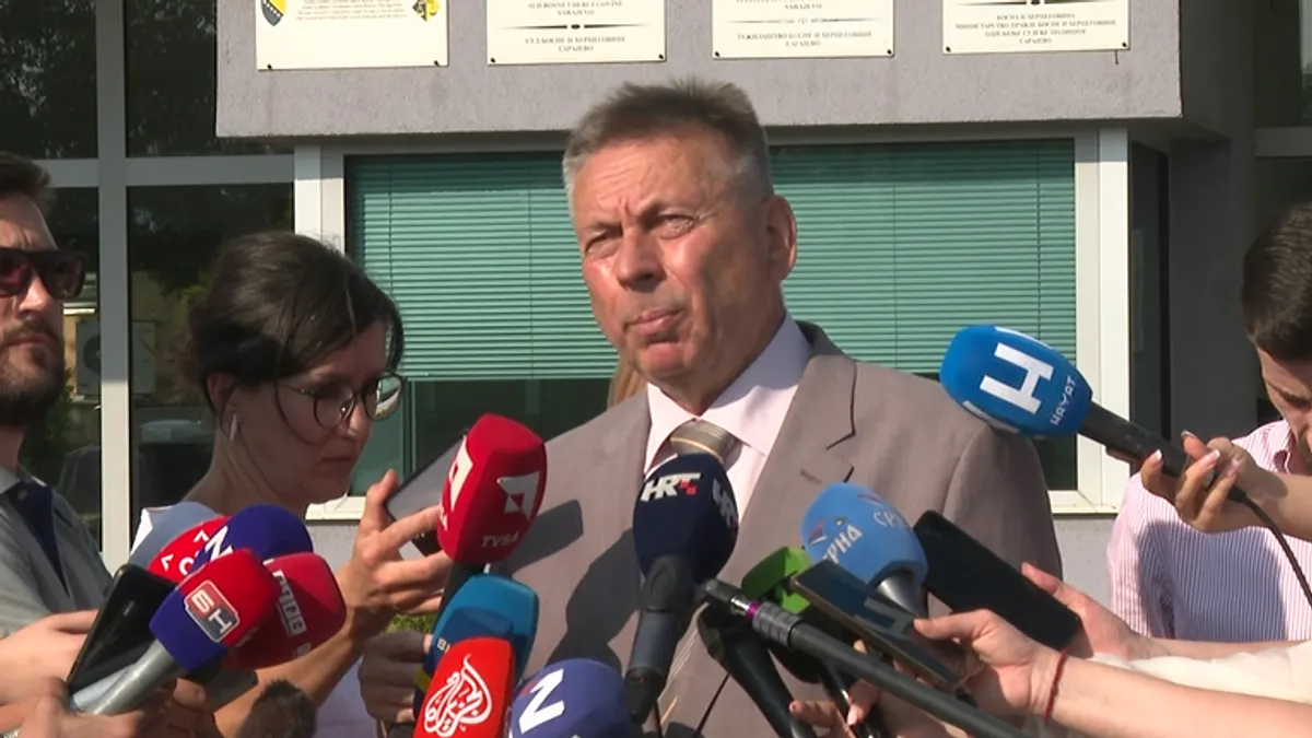 Podsjetimo, presuda Dodiku i Lukiću izrečena je 26. februara. Dodik je osuđen na godinu zatvora i šest godina zabrane vršenja dužnosti predsjednika RS. 