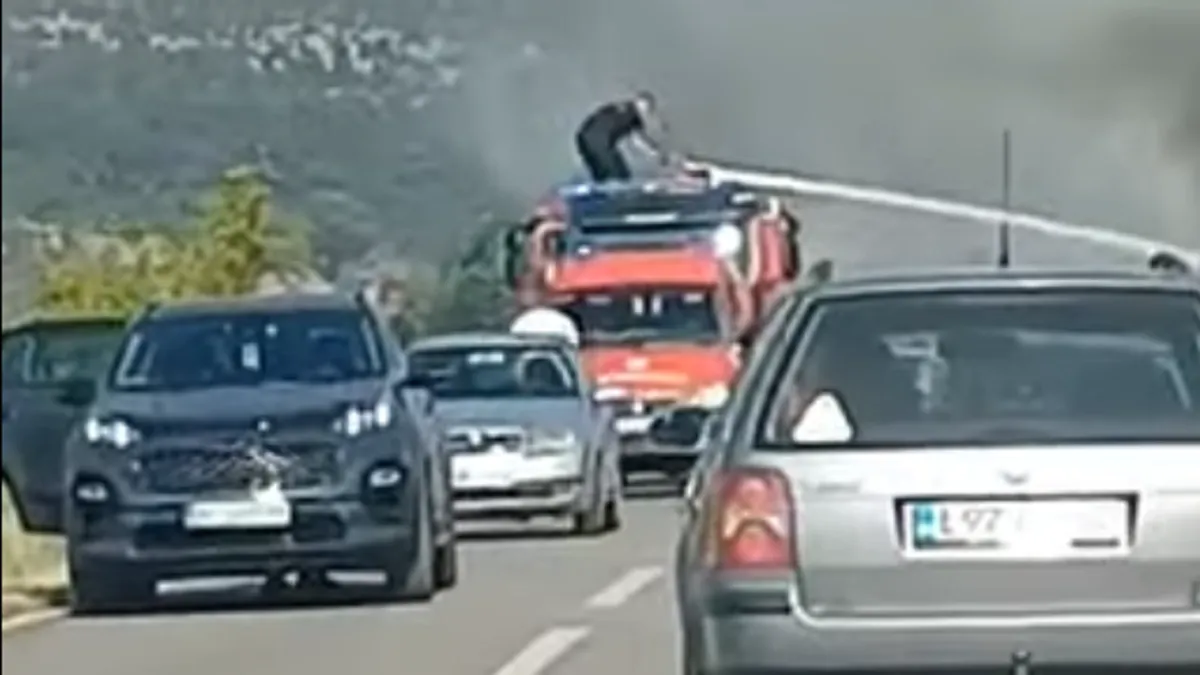 Nesreća se dogodila oko 17.15 sati u mjestu Volujac, a učestvovali su automobil i motocikl