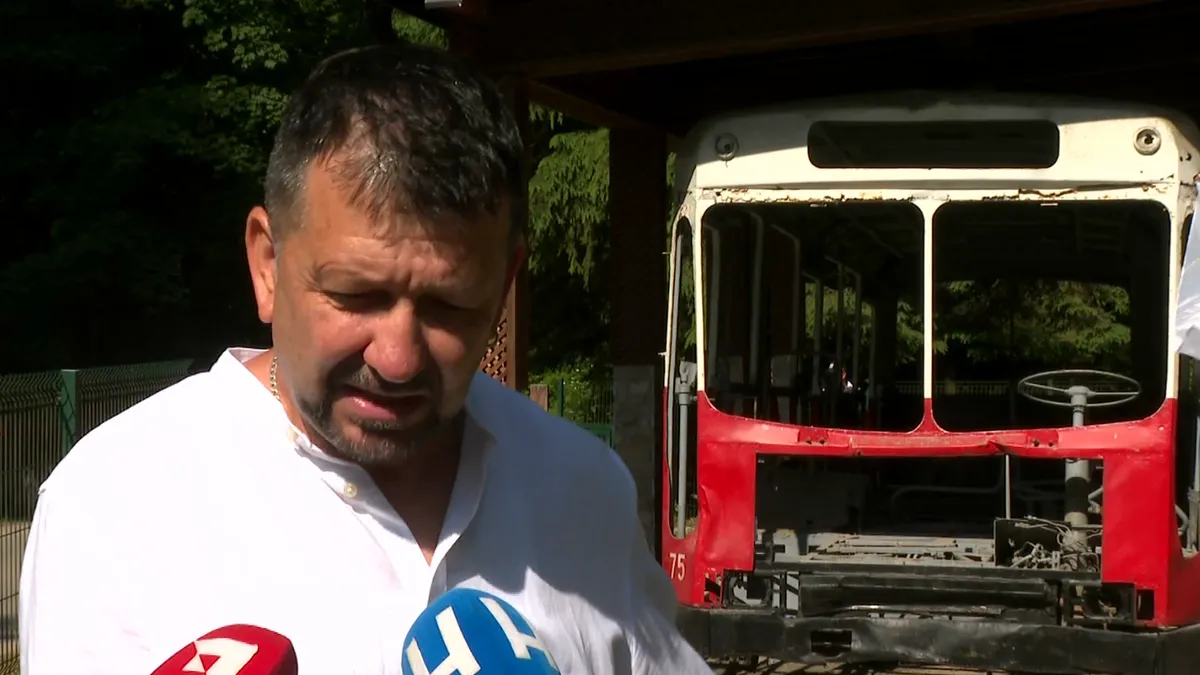 Uništeni autobus, koji i danas stoji kao nijemi svjedok zločina, podsjetnik je na tragediju koju su preživjeli Bošnjaci ovog kraja