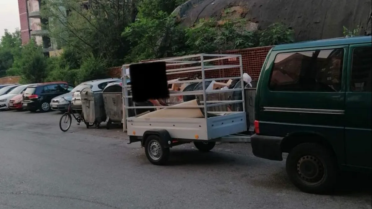 Usred naselja u Sarajevu istovario otpad iz prikolice: Oglasio se KJKP Rad