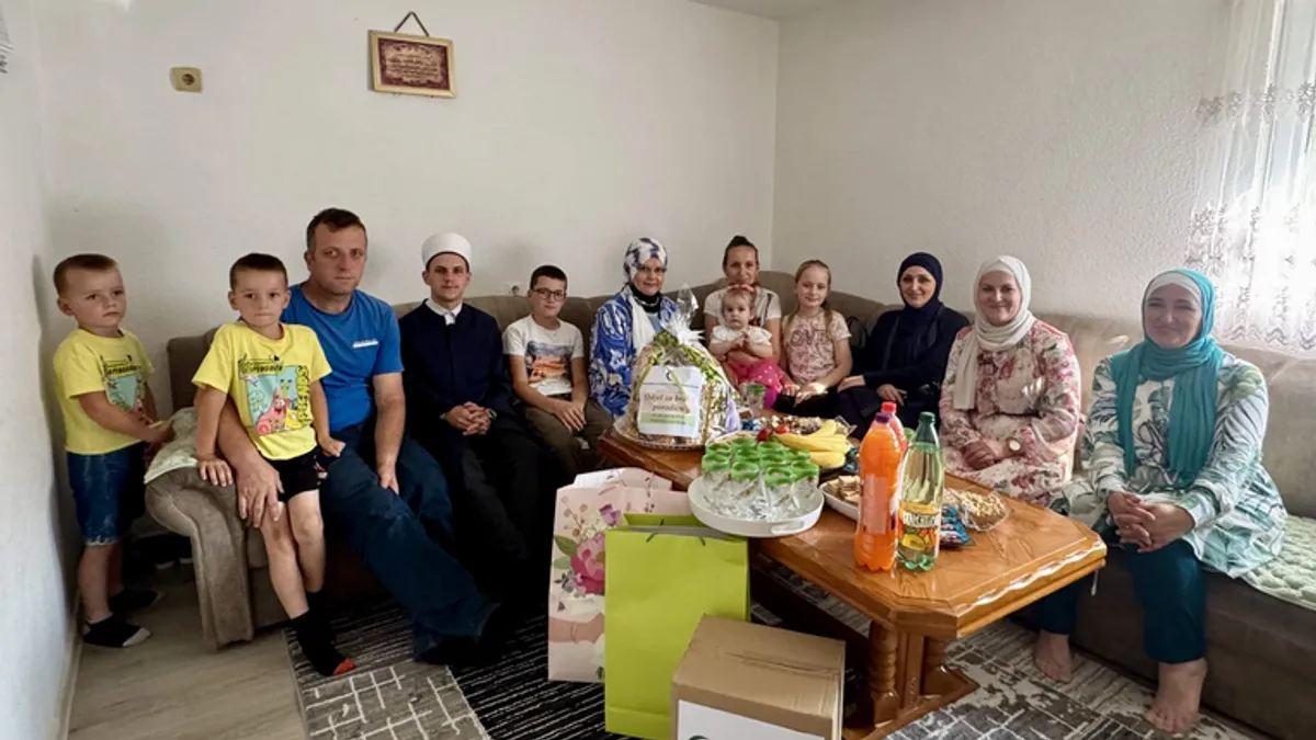 Podrška natalitetu: Reisul-ulema darovao tri porodice na području Muftijstva travničkog