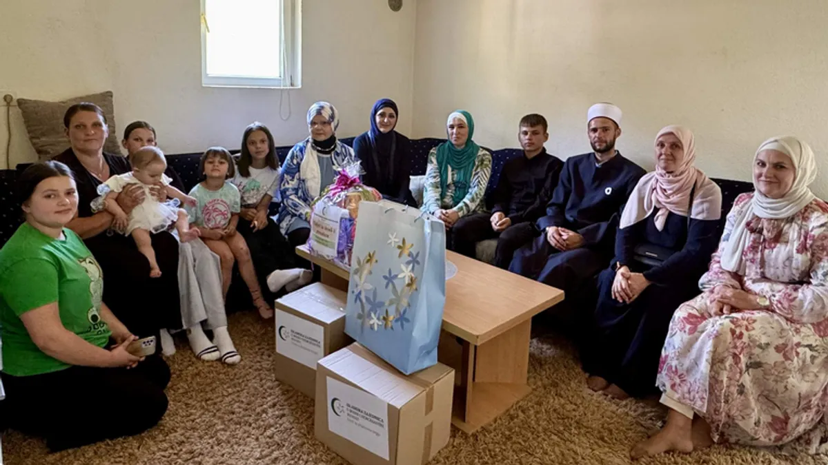 Podrška natalitetu: Reisul-ulema darovao tri porodice na području Muftijstva travničkog