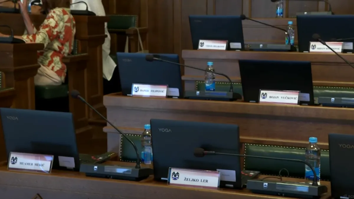 Na mjesto gradonačelnika trebao je biti imenovan Samir Avdić, a na mjesta njegovih zamjenika Predrag Puharić i Mirela Džehverović