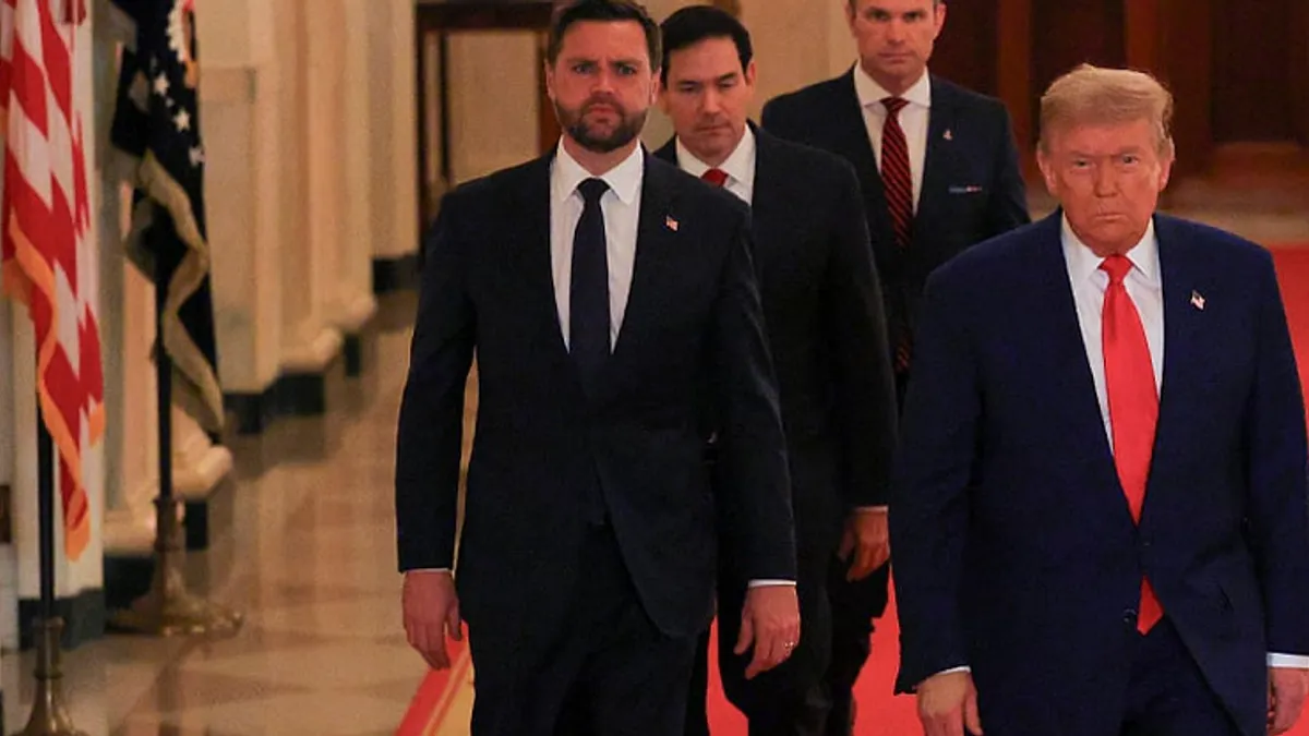 Američki predsjednik Donald Trump ponovo se oglasio o ratu između Izraela i Irana kazavši da su mu obje države gotovo istovremeno došle i rekle da je vrijeme za mir.