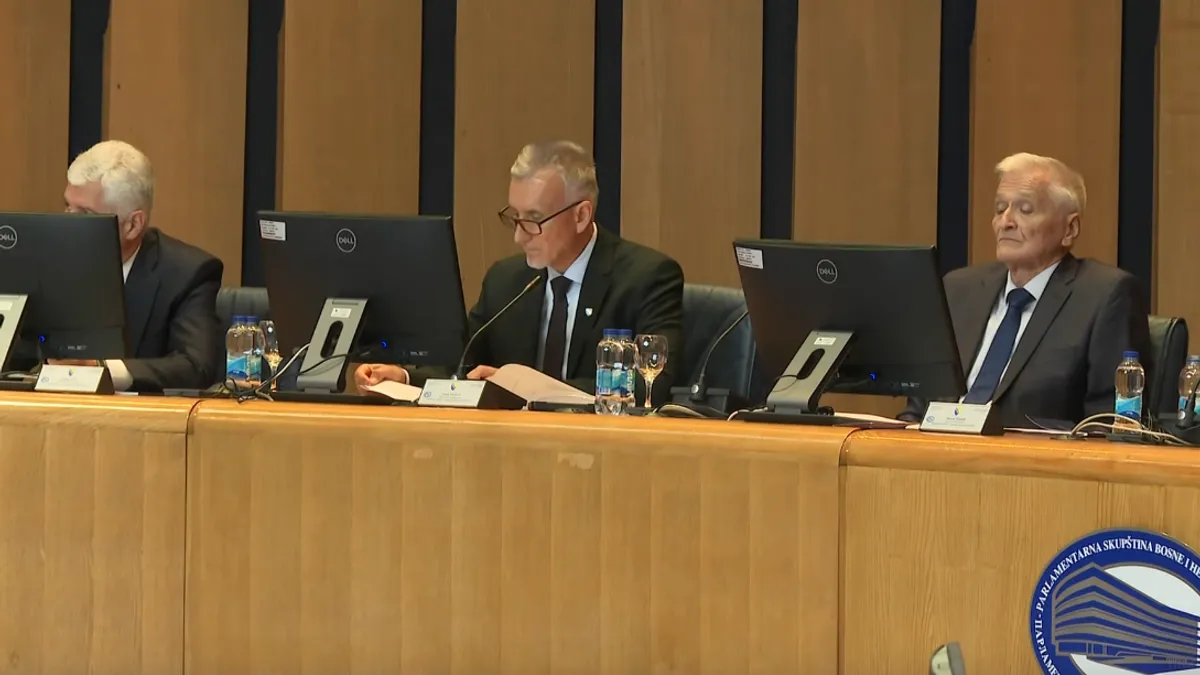 Želimir Nešković, delegat u Domu naroda PSBiH, poručio je da su tražili sjednicu sa tri tačke dnevnog reda, a dobili su sjednicu sa 27 tačaka