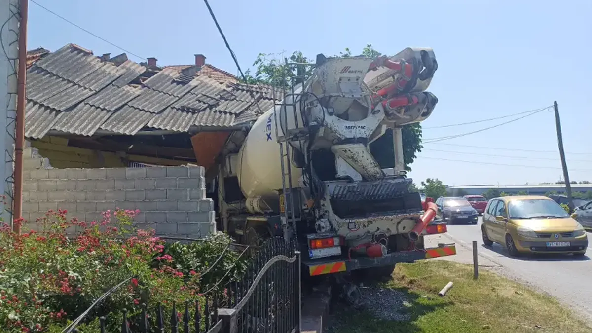  Vidio sam kako je vozač izgubio nadzor nad mikserom te iz suprotnog traka skrenuo prema kući te se zabio u nju – ispričao je čitatelj
