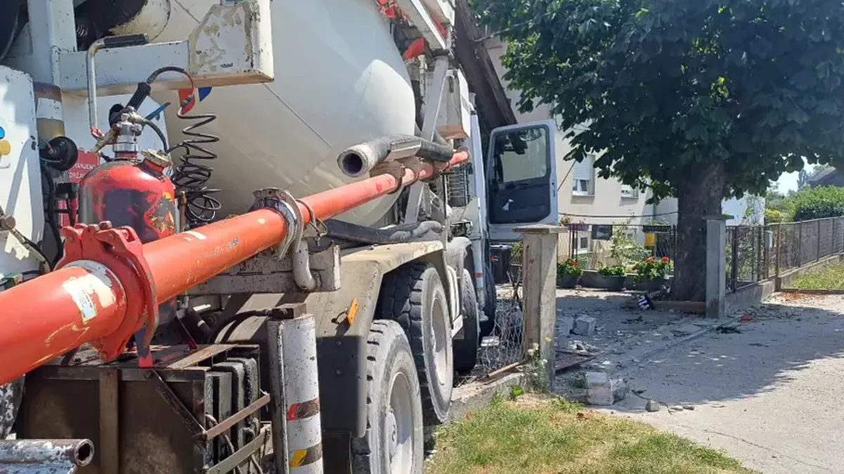  Vidio sam kako je vozač izgubio nadzor nad mikserom te iz suprotnog traka skrenuo prema kući te se zabio u nju – ispričao je čitatelj