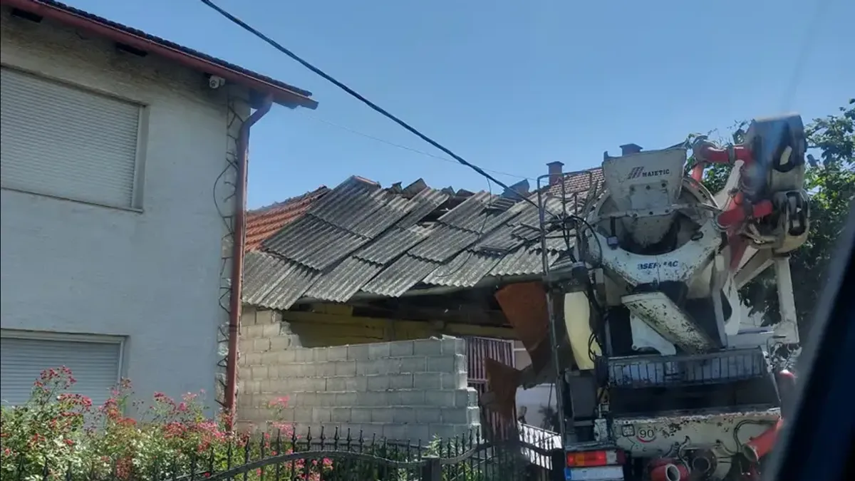  Vidio sam kako je vozač izgubio nadzor nad mikserom te iz suprotnog traka skrenuo prema kući te se zabio u nju – ispričao je čitatelj