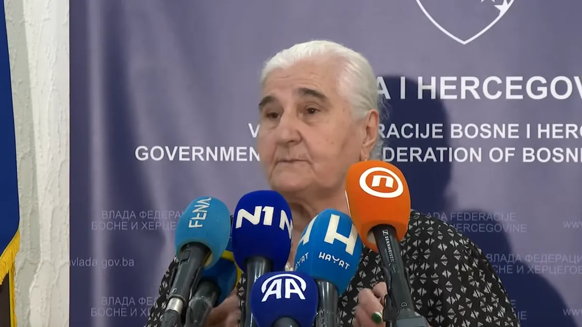 Posjetioce su pozvali da 11. jula u Potočare dođu u bijelim maramama i majicama kako bi i na taj način svijetu ukazali na stradanje nevinih žrtava.