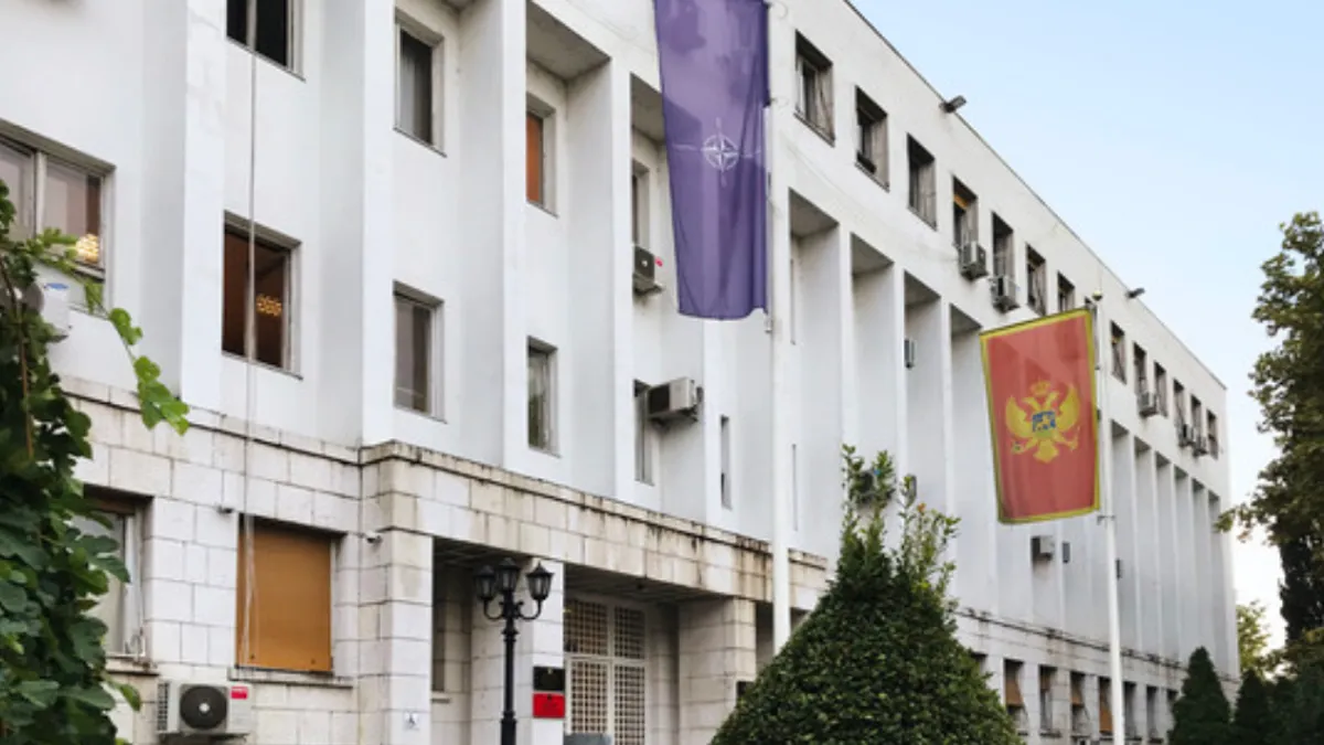 Ministarstvo vanjskih poslova Crne Gore ocjenjuje da je riječ o činu koji je ‘neprihvatljiv i narušava duh dobrosusjedskih odnosa'.
