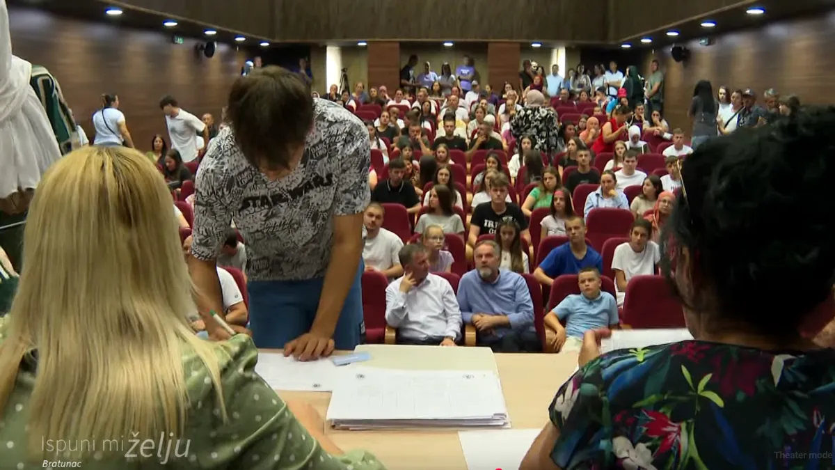 Mnoga djeca s područja Bratunca i Srebrenice nemaju mogućnost da se školuju. Jedan od problema s kojima se suočavaju je i nemogućnost izučavanja bosanskog jezika