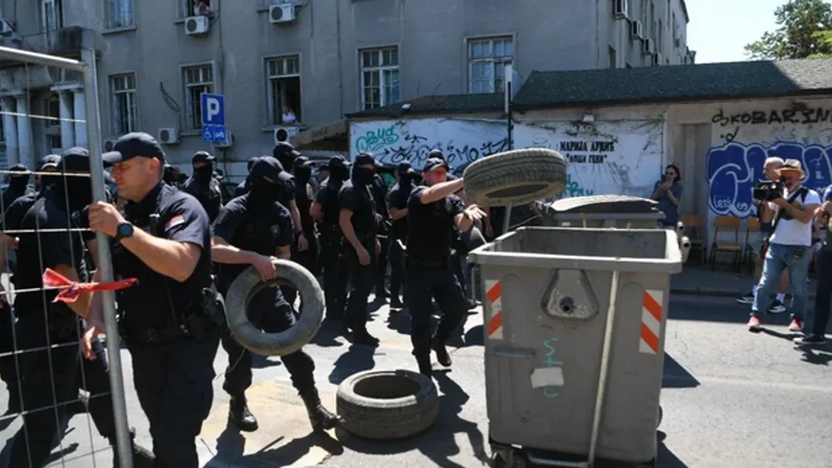 Napeto u Beogradu: Počele nove blokade, policajci s fantomkama tjeraju građane