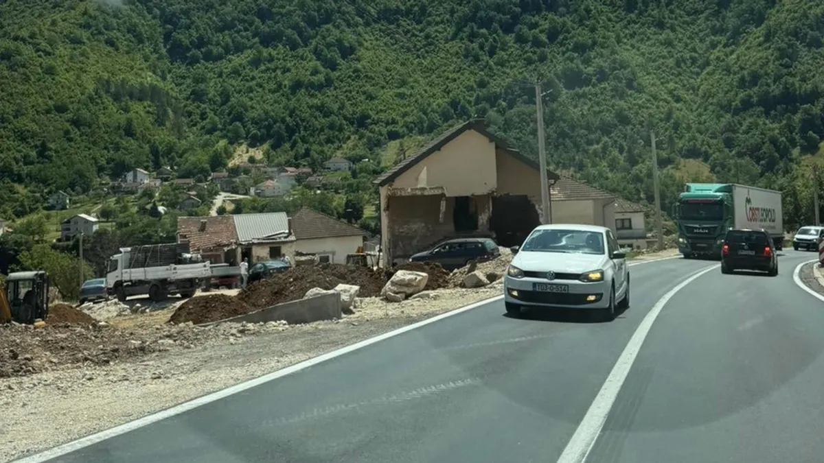 Vremenske prilike dodatno su usporile početak konkretnih radova, ostavljajući pogođene porodice bez trajnog rješenja
