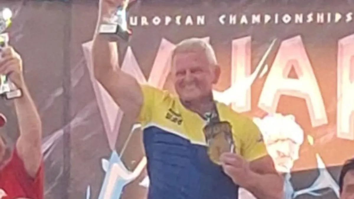 Šehović želi probuditi ponos u narodu, da vide Bosnu i Hercegovinu i njenu zastavu na tronu.