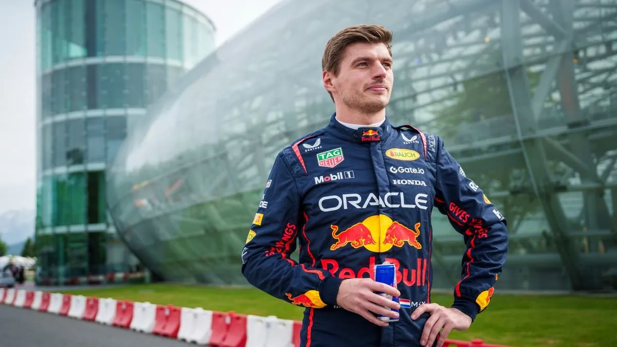 Posljednji put tri pilota su u zadnoj utrci sezone lovila naslov 2010. godine, a na koncu se radovao Nijemac Sebastian Vettel u Red Bullu.