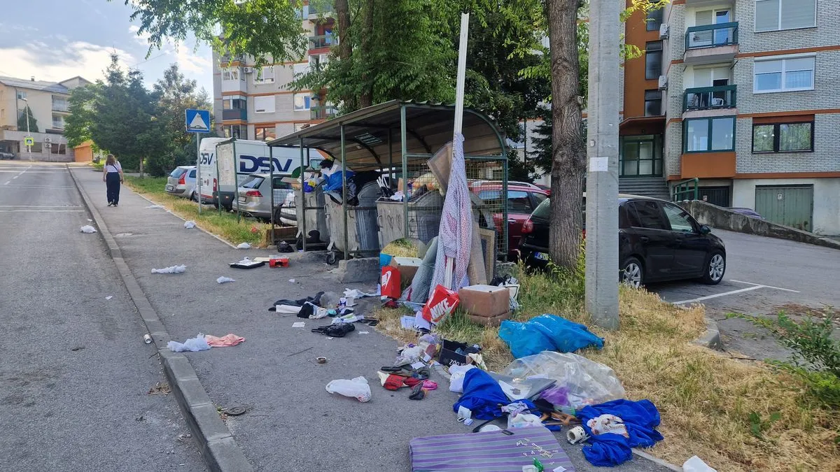 Ono što smo jutros zatekli u ulici Tome Mendeša u Vogošći govori više o nama nego što bismo možda željeli priznati. 