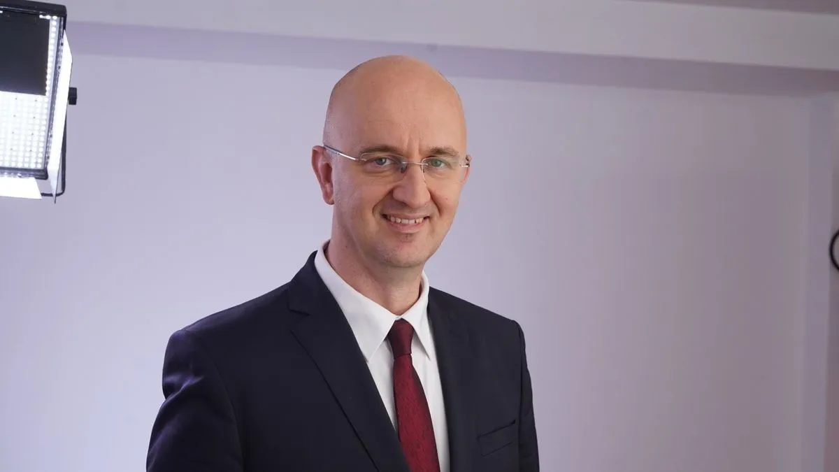 Način na koji je osmišljen ukazuje na vrlo jasne političke ambicije stvaranja zatvorenog, strogo kontrolisanog sistema moći.
