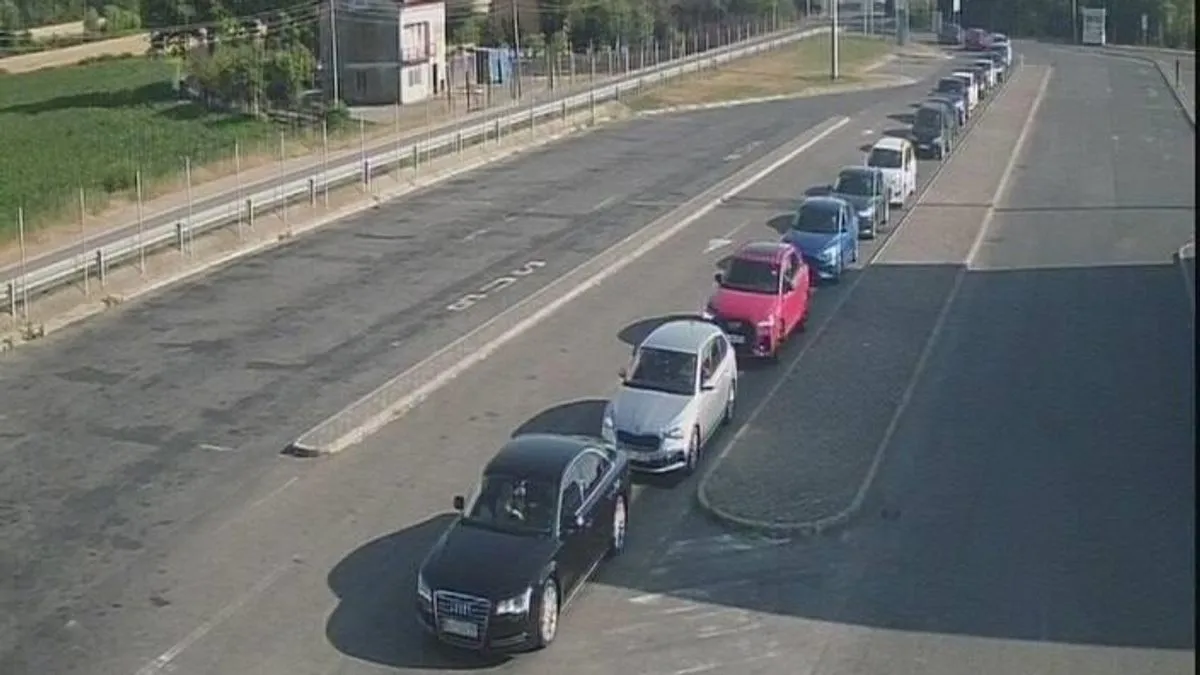 Zbog aktivnih klizišta, saobraćaj je usporen i na magistralnim putevima.