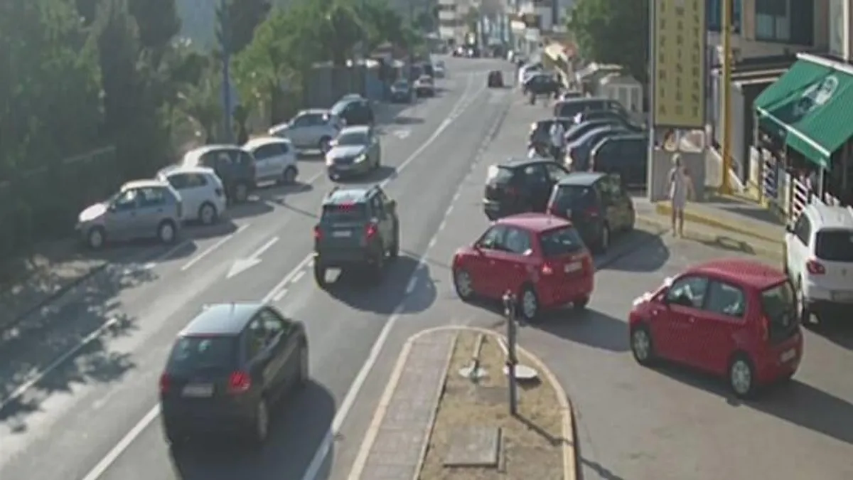Zbog aktivnih klizišta, saobraćaj je usporen i na magistralnim putevima.