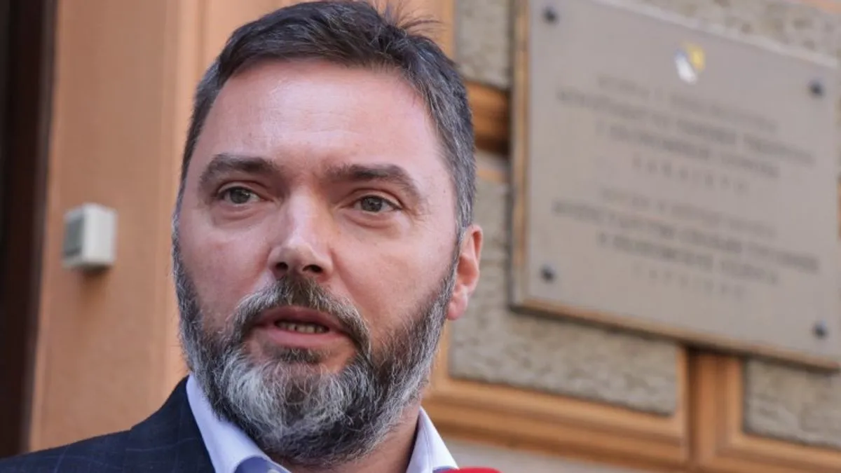 ". Nastavio je s tvrdnjama da takve grupe ne prezaju ni pred čim u pokušajima da ugroze lični integritet Milorada Dodika, čak i njegov život