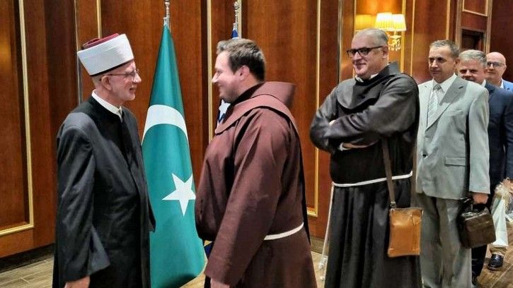 Ovo bi bio jedinstven prijedlog i tradicionalno uvažavanje, i posjećivanje komšija svih naroda i građana u BiH. 