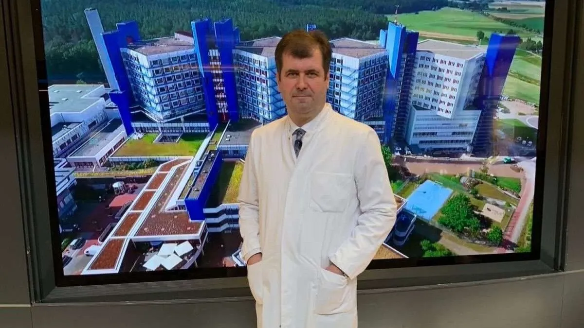 Ovaj renomirani stručnjak do sada je izveo više od 5.500 operacija pomoću robota.