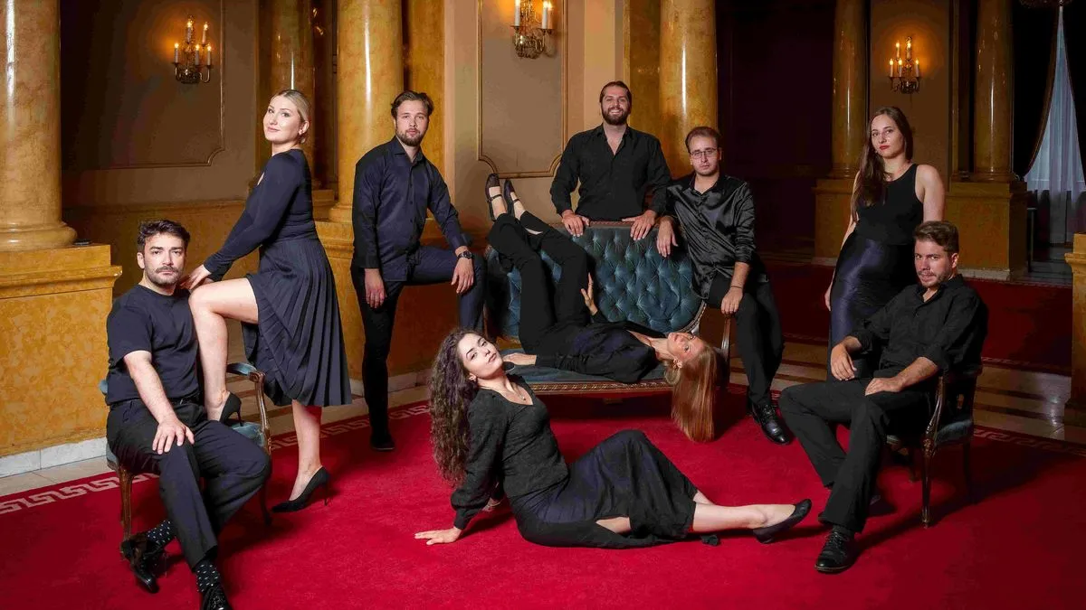 U predstavi učestvuju Opera NPS, članovi Baleta NPS i Sarajevska filharmonija.