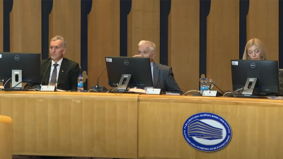 Nastavlja se politička drama na visokom nivou. Političari nastavljaju svoje igre, građani i dalje na čekanju. 