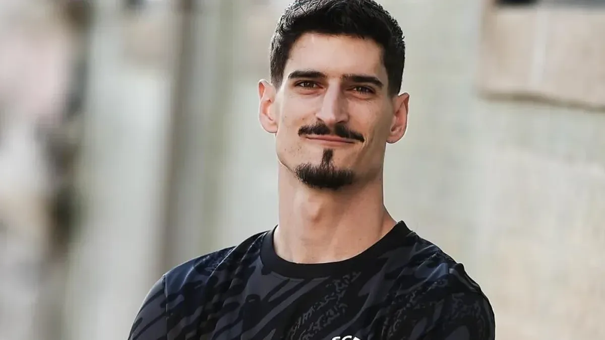 Kovačević je dugo bio meta Norwichove skautske službe, a trener Liam Manning vidi ga kao prvog golmana u novoj sezoni