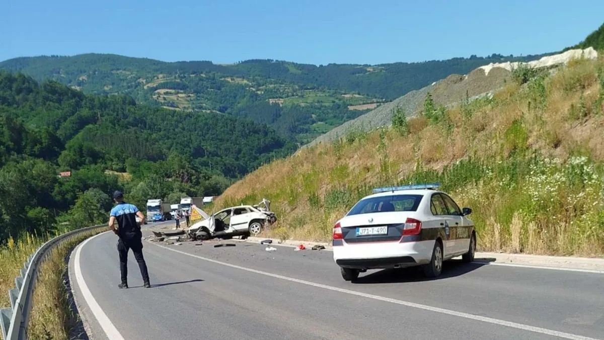 Na mjesto nesreće odmah su izašle policijske ekipe koje su osigurale lokaciju i regulisale saobraćaj.