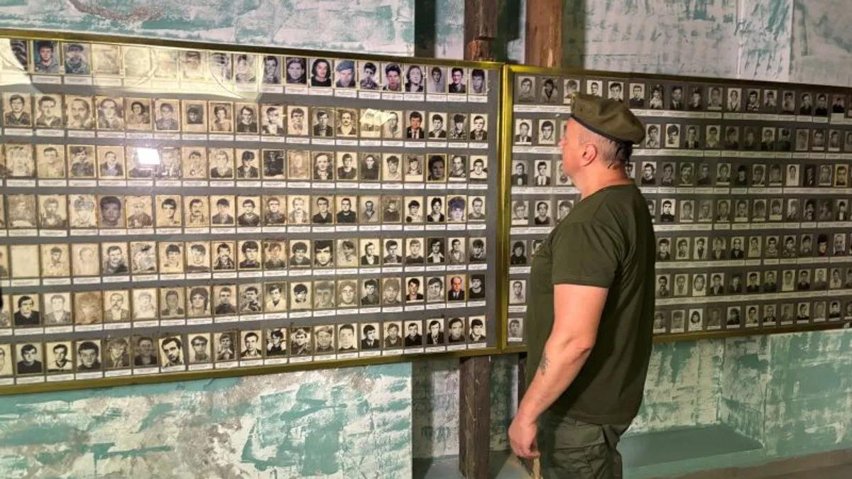 Vahid Alić vodio je jedinicu „Bosnae 33“ koja je bila sastavljena od hrabrih ljudi koji su stali na branik domovine, s improvizovanim oružjem i velikim srcem