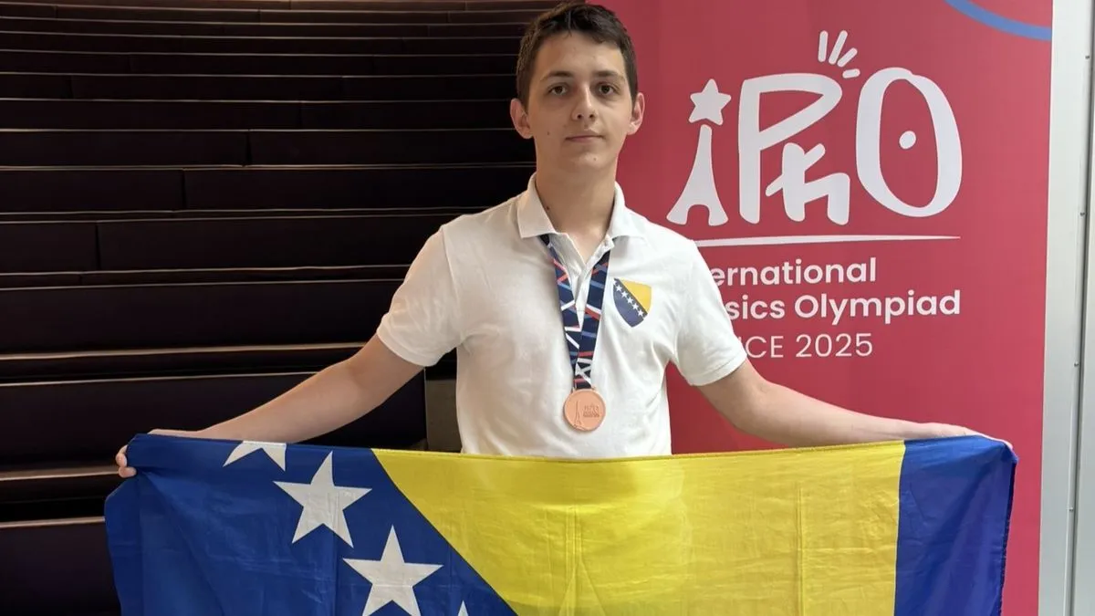Muhamedovo ime će se naći na prestižnoj Hall of Fame listi najuspješnijih takmičara u historiji Međunarodne olimpijade iz fizike. 