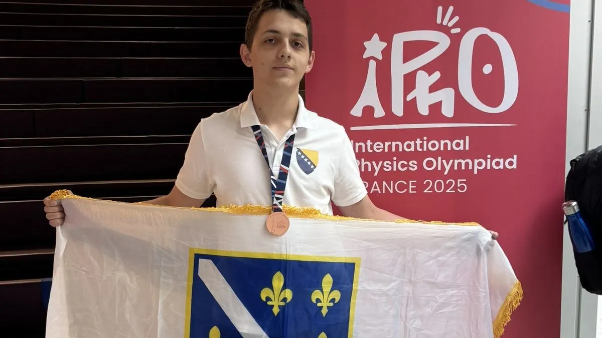 Učenik iz Tuzle osvojio bronzanu medalju na 55. Međunarodnoj olimpijadi iz fizike u Parizu