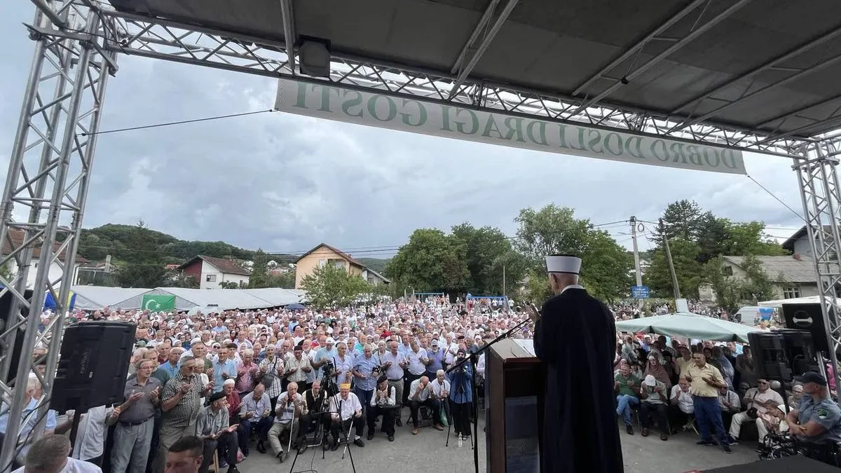 Uz prisustvo velikog broja vjernika svečano otvorena džamija u džematu Tinja