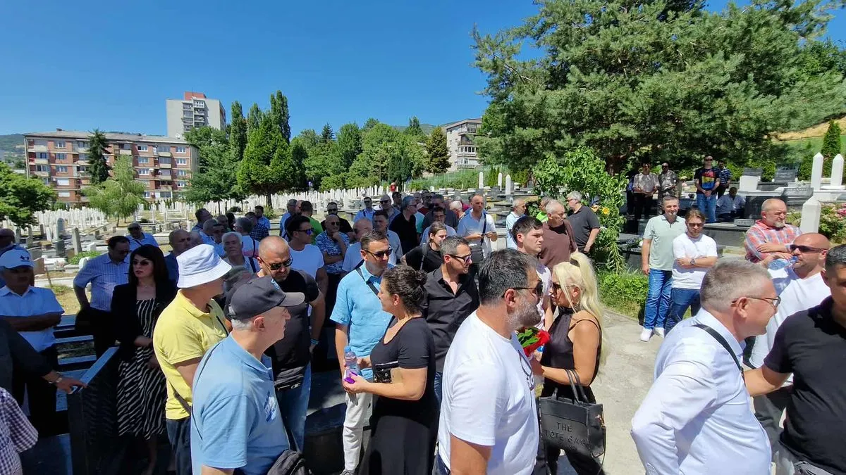 Sarajevo se oprostilo od velikana: Klanjana dženaza prof. dr. Emiru Solakoviću