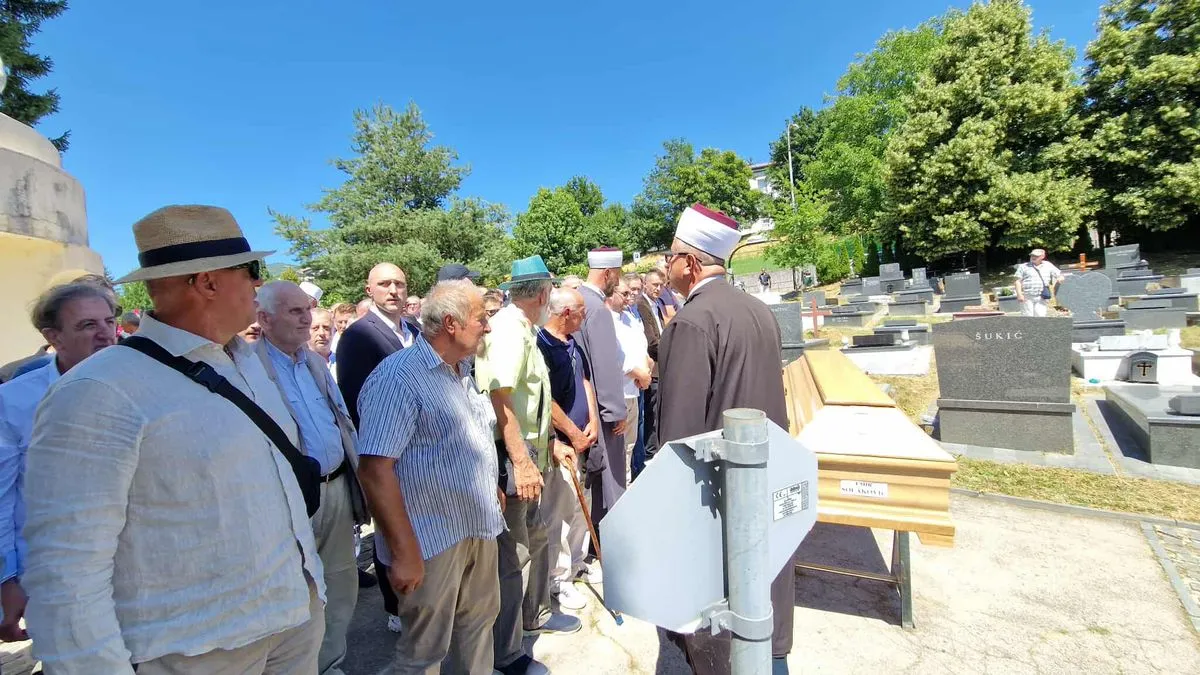 Sarajevo je danas ispratilo jednog od svojih najvećih sinova, čovjeka čije su ruke spašavale živote, a riječi tješile duše. 