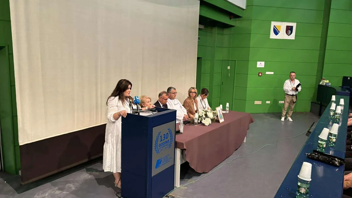 Govoreći o njegovim vrlinama, dodao je kako je dr. Solaković bio čovjek koji je duboko poznavao filozofiju života i svakodnevnog bivanja