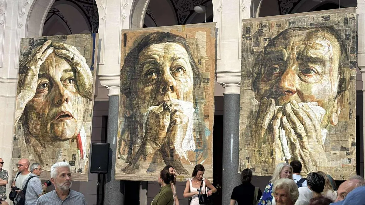 izIzložba u Vijećnici je posvećena, ne samo genocidu nad Bošnjacima u Srebrenici nego i kao opomena za zaustavljanje bespotrebnih ratova koji se vode širom svijeta