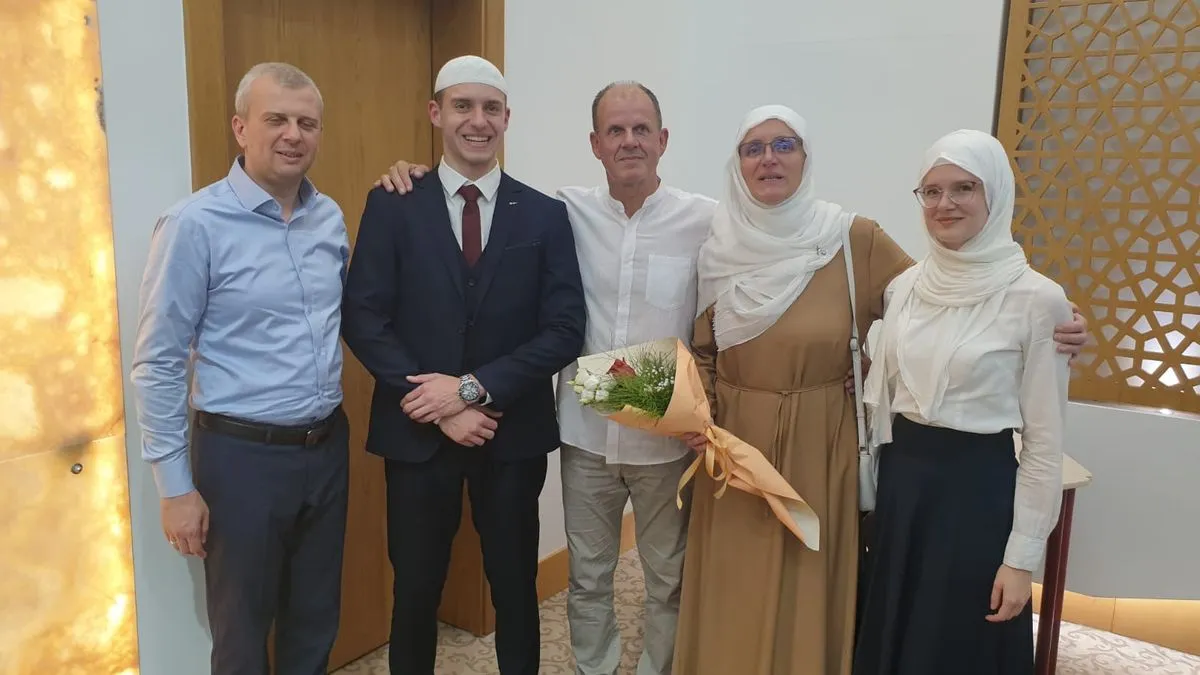Ahmed je 110. hafiz Behram-begove medrese u periodu nakon obnove njenog rada