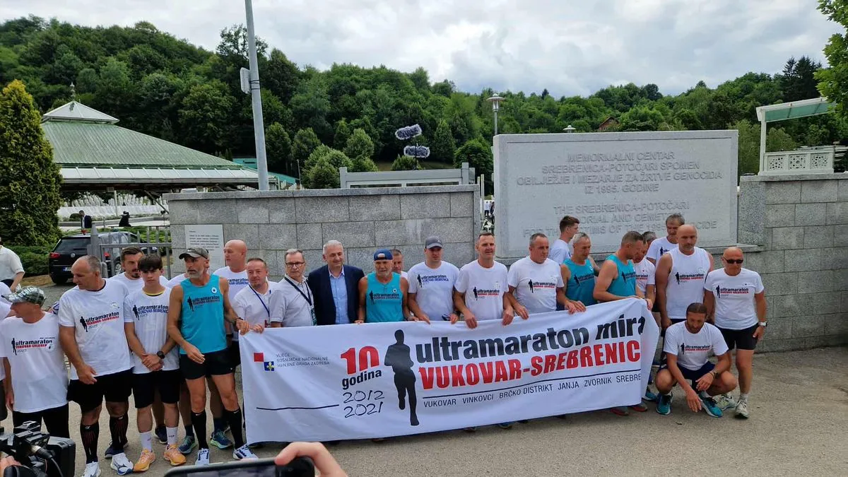 Na pojedinim dionicama pridružili su im se i drugi trkači koji svojim učestvovanjem žele podržati projekt i na taj način odati počast žrtvama
