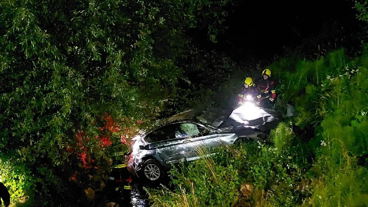 U nesreći je učestvovao BMW, a povrijeđeni su vozač, suvozač i putnik