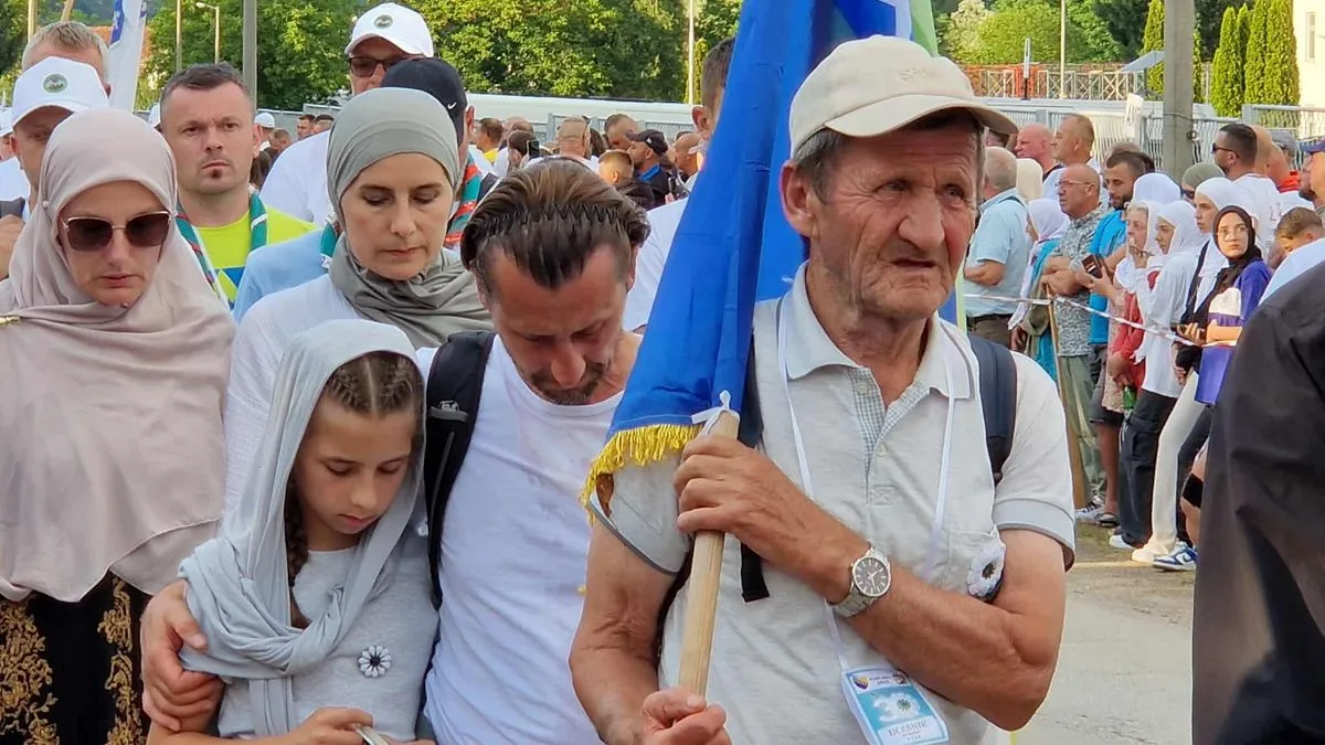 Učesnici 'Marša mira' stigli u Potočare: Pješačenjem odali počast žrtvama genocida
