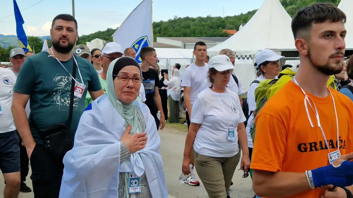 Učesnici 'Marša mira' stigli u Potočare: Pješačenjem odali počast žrtvama genocida