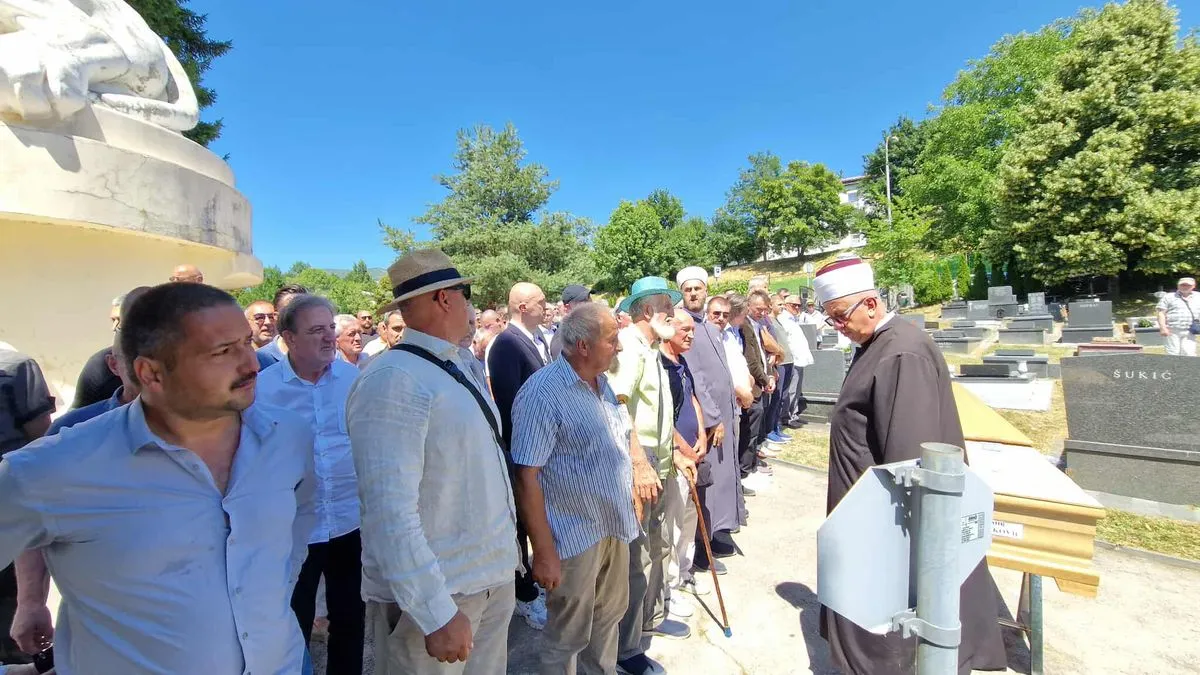 Sarajevo je danas ispratilo jednog od svojih najvećih sinova, čovjeka čije su ruke spašavale živote, a riječi tješile duše. 