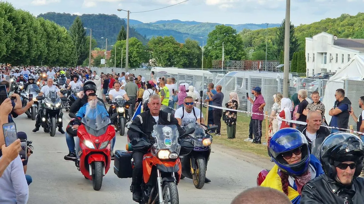 U kompleks su ušli tiho i s dubokim poštovanjem prema žrtvama genocida