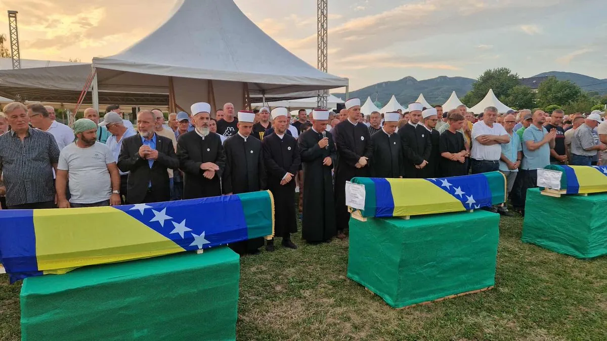 Najmlađa žrtva koja će biti ukopana ove godine je Semir (Aziz) Čelić koji je imao 24 godine kada je ubijen.