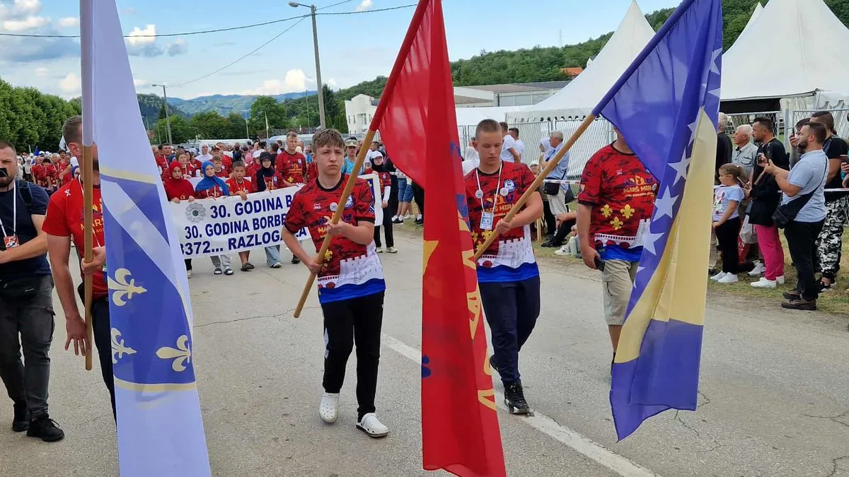 Učesnici 'Marša mira' stigli u Potočare: Pješačenjem odali počast žrtvama genocida
